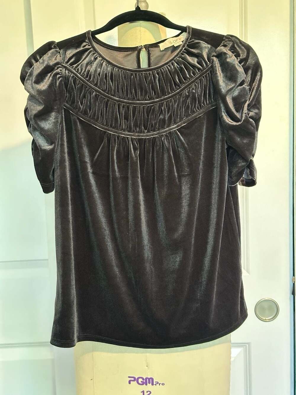 LOFT Black Velvet Shirred Puff Sleeve Top Size XSP